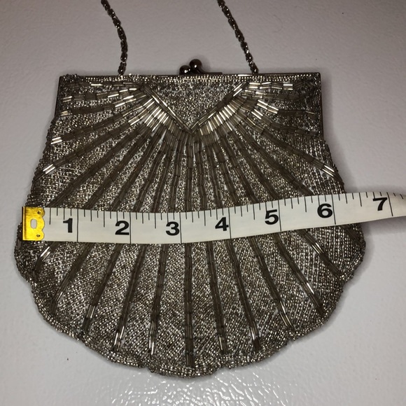 Preston & York Sequin Silver Shell Shaped Evening Clutch with Chain Strap - Picture 2 of 8